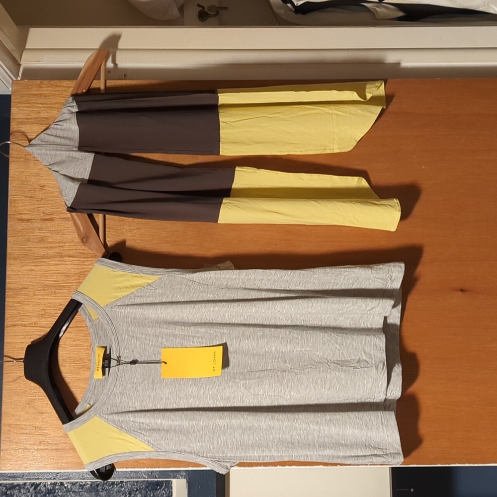 St. John sleeveless athletic top with scarf